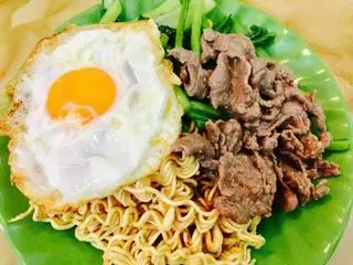 Hình ảnh Mì Cải Thảo Xào Bò + Ốp La