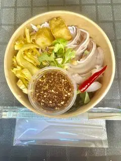 Hình ảnh Bún nước tương lỗ tai heo - đậu hũ - trứng sợi