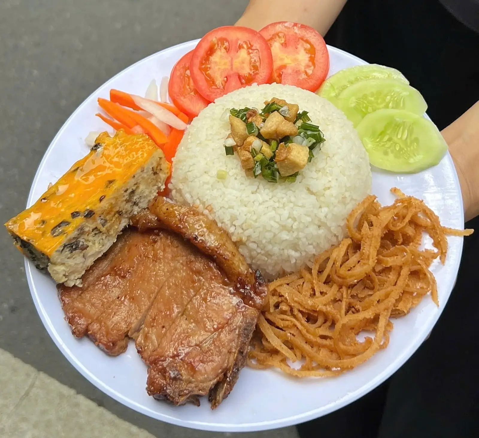 Hình ảnh Cơm sườn ngon - bì - chả - canh