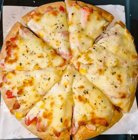 Hình ảnh Pizza xúc xích thanh cua size 20cm