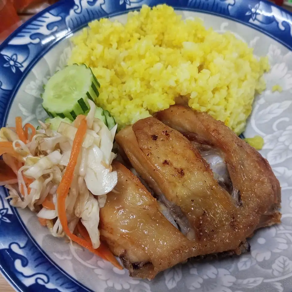 Hình ảnh Cơm gà xối mỡ Hội An