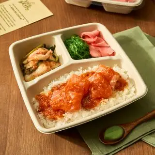 Hình ảnh Set E - Cơm Cá Hồi Na Uy Sốt Thái Đỏ (Ít Cay, Chua Ngọt)