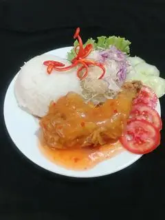 Hình ảnh Cơm Đùi Gà Cay Ngọt