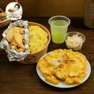 Hình ảnh Cơm Đảo Ức Gà Sốt Mắm (150G) & Trứng Chiên (Kèm Canh + Dưa)