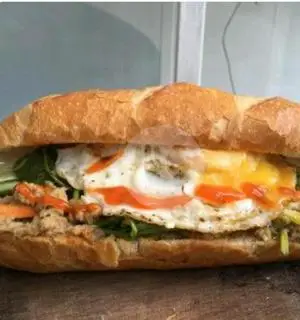 Hình ảnh Bánh mỳ pate trứng ruốc