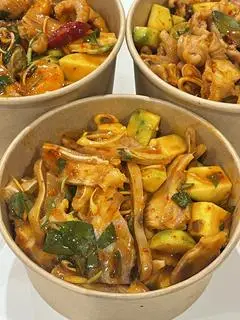 Hình ảnh Tai heo mix sốt Thái vừa