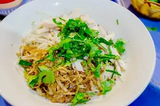 Hình ảnh Phở Trộn Tôm Định Hình 