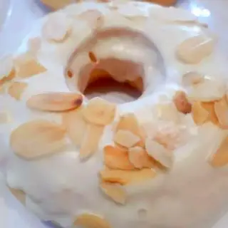 Hình ảnh Donut vani hạnh nhân