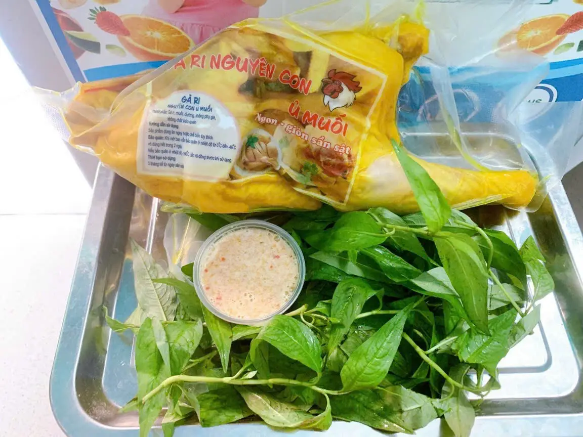 Hình ảnh Gà Ủ Muối Nguyên Con Không Đầu + Tặng 1 ly nước size M