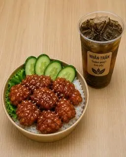 Hình ảnh Cơm Gà Viên Sốt Cay Ngọt
