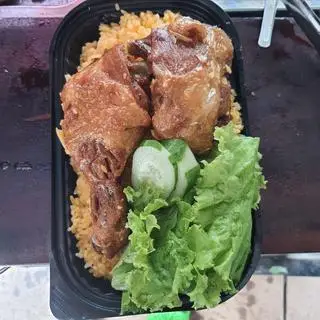 Hình ảnh Cơm đùi gà góc tư nước chiên mắm 
