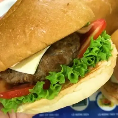 Hình ảnh combo 2 hambuger bò trứng rau cay 
