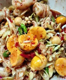 Hình ảnh Chân gà sốt thái mix trứng non