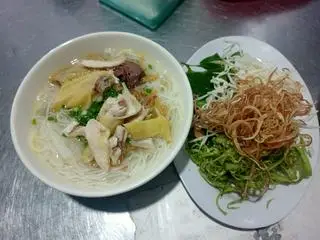 Hình ảnh Bún má đùi gà 