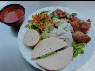 Hình ảnh Bánh cuốn thập cẩm(giò,thịt nướng)