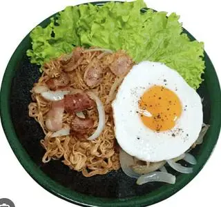 Hình ảnh mì xào bò - trứng opla