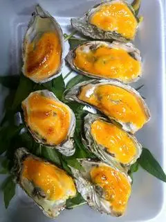 Hình ảnh Hàu Sữa Nướng Trứng Muối 