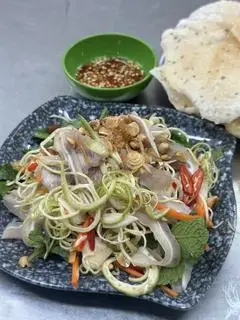 Hình ảnh Gỏi Tai Heo Trộn Bắp Chuối Hột 