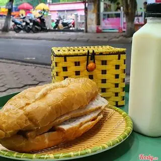 Hình ảnh Combo Bánh Mì Chả Nóng + 1 Chai Sữa Đậu Nành