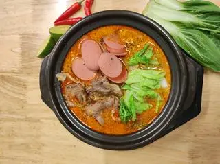 Hình ảnh Mì Bò Cay Xúc Xích