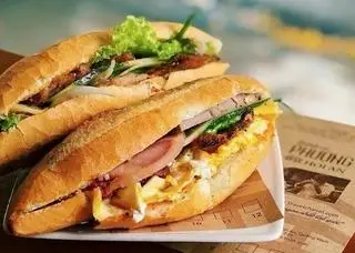 Hình ảnh Bánh mỳ thịt chả - trứng - trà bông
