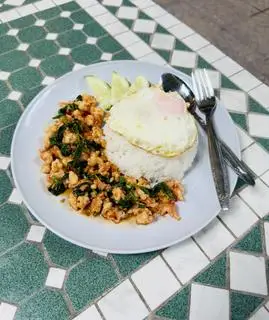 Hình ảnh Cơm xào tôm với lá hương nhu (Thai Holy Basil Shrimp Rice)