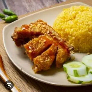 Hình ảnh Cơm gà xối mỡ má đùi