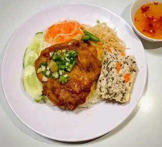 Hình ảnh Cơm Chả Hấp + Lạp xưởng 