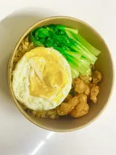 Hình ảnh Mì trộn Hàn Quốc trứng ốp la top mỡ