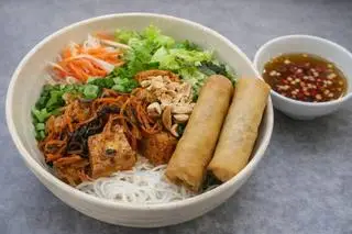 Hình ảnh Bún chả giò chay