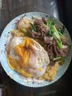 Hình ảnh Cơm chiên xào bò củ hành