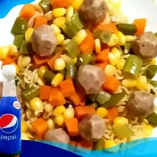 Hình ảnh Mì trộn bò viên - pepsi