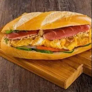Hình ảnh Bánh mì xúc xích trứng