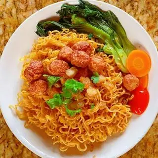 Hình ảnh Mì trộn trứng cút mắm tỏi