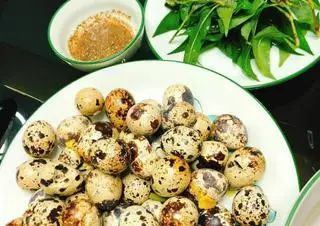 Hình ảnh Trứng cút lộn (50 Trứng)