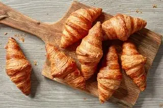 Hình ảnh Bánh croissants nhân sốt socola 4 chiếc