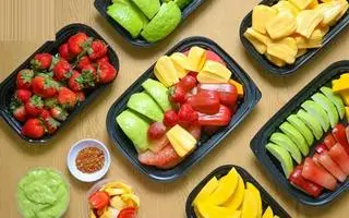 Hình ảnh SET TRÁI CÂY CẮT SẴN MIX ĐỦ VỊ 4-6 loại ( hộp 950-1kg)