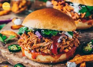 Hình ảnh hamburger gà xé