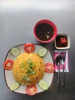 Hình ảnh  cơm chiên gà cá mặn 鹹魚雞粒炒飯tặng kèm canh rong biển