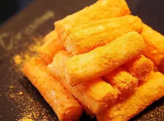 Hình ảnh Tokbokki lắc trứng muối ( Món mới)
