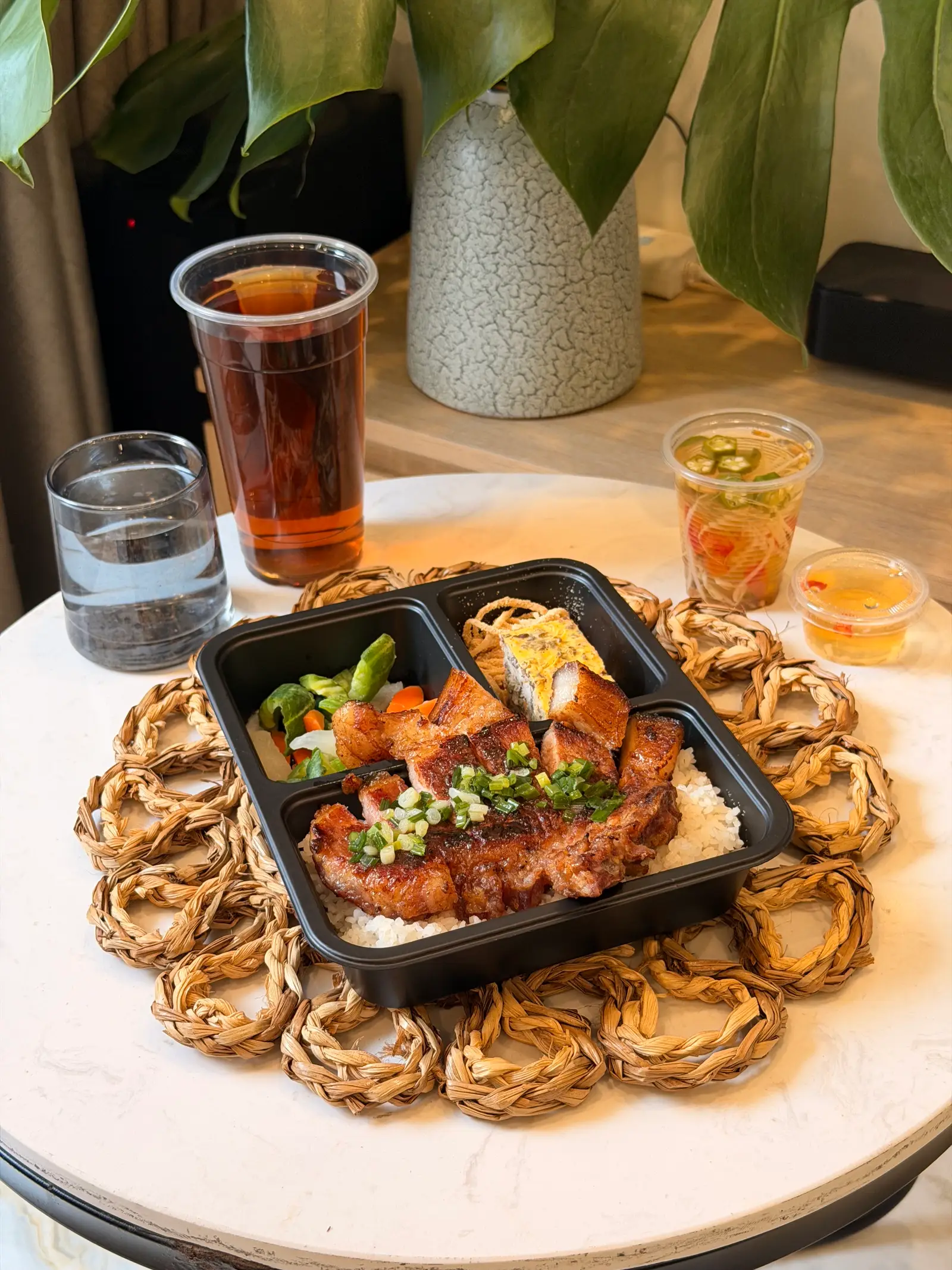 Hình ảnh Cơm tấm sườn bì chả