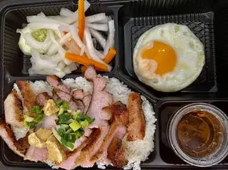 Hình ảnh cơm tấm má heo ốp la