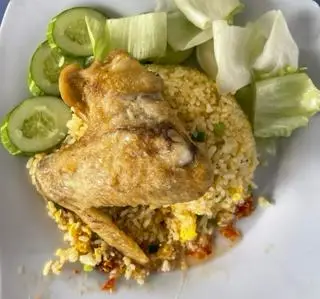Hình ảnh Cơm chiên gà xối mỡ cánh gà