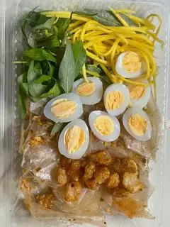 Hình ảnh Bánh tráng trộn vị tuổi thơ - trứng lòng đào