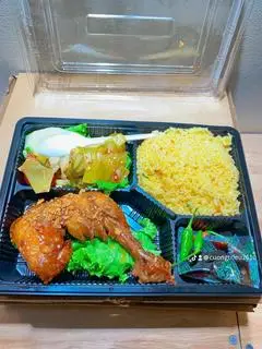 Hình ảnh Cơm gà góc tư Mắm tỏi Tặng kèm canh rong biển