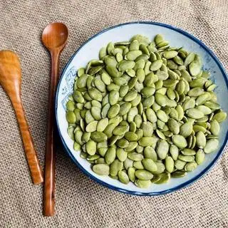 Hình ảnh Hạt bí xanh sấy giòn hộp 500g