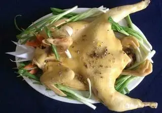 Hình ảnh nguyên con gà hấp hành 