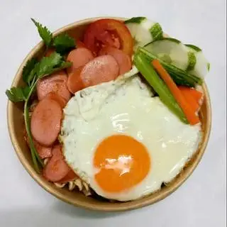Hình ảnh Mì Xào Xúc Xích Trứng Ốp La(Tặng Trà tắc/tra chanh)