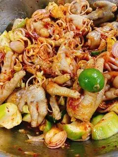 Hình ảnh Chân gà sốt thái hũ 1kg8 