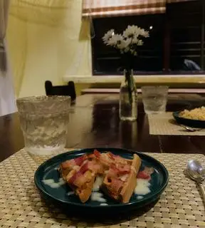 Hình ảnh Waffle Phô Mai Thịt Xông Khói